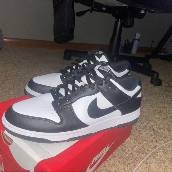 Nike Panda Dunks - Picture 3 of 6